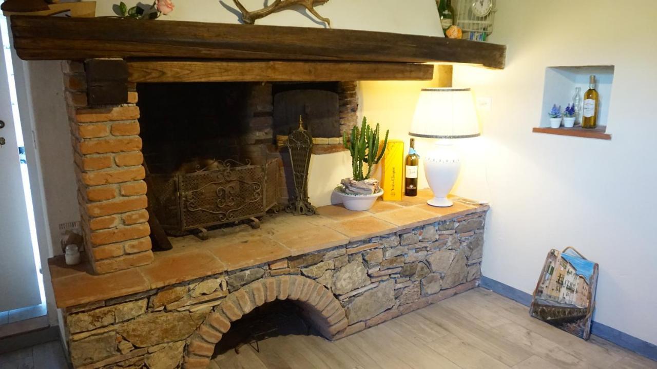 ルッカAgriturismo Le Vallilungheアパートメント エクステリア 写真
